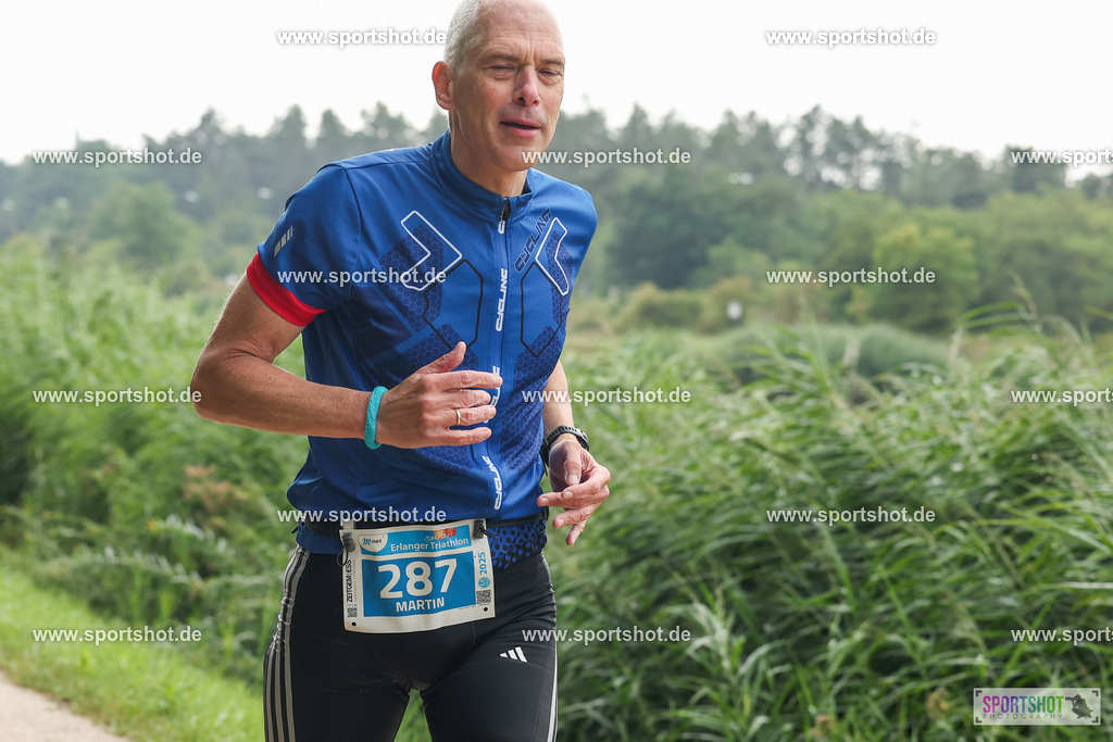 LUR_1580 | 34. M-net Erlanger Triathlon 2025 #erlangertriathlon  #mnettriathlon2025 #mnettriathlon #team #olympischedistanz #mitteldistanz #triathlon #maindonaukanal  #erlangertriathlon2025 #yourpictrs #tv1848 #tv1848erlangen  #triathlonbayern #sportinerlangen #demsportverbunden #sportshot_your_pictrs Copyright: www.sportshot.de