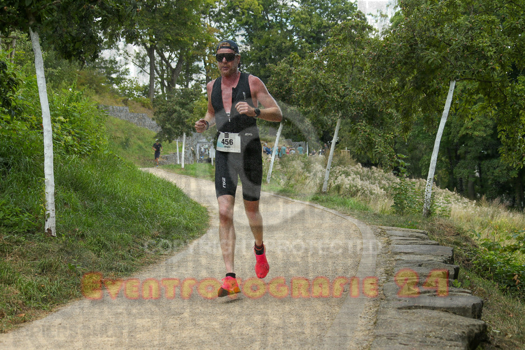 250824_1354_EX1_4185 | Sportfotografie im Rhein-Sieg Kreis, Köln, Bonn, NRW, Rheinland Pfalz, Hessen, etc. Unser Tätigkeitsfeld umfasst den Laufsport vom Volkslauf über den Marathon, Duathlon, Triathon bis zum Ultralauf wie Kölnpfad Ultra oder Schindertrail.