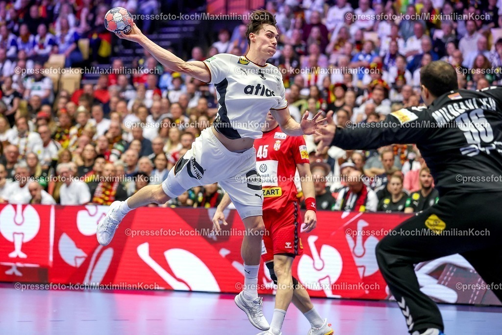 EHF17012602078 | 17.01.2026, Handball, Men's EHF EURO 2026, Deutschland - Serbien, Jyske Bank Boxen in Herning, Dänemark, Preliminary Round:  Miro Schluroff (Germany #05) wirft auf das Tor von xs98 Dejan Milosavljev (Serbien #96) 