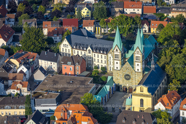 Werl230806928 | Luftbild, Altstadt und Wallfahrtsbasilika Mariä Heimsuchung, Werl, Werl-Unnaer Börde, Nordrhein-Westfalen, Deutschland