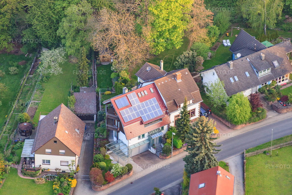 Luftbild: Hohenwettersbacher Straße im Ortsteil Grünwettersbach in Karlsruhe im Bundesland Baden-Württemberg in Deutschland. Foto: IMG_26406.jpg vom 28.04.2010 durch Werner Riehm/FLY-FOTO.de