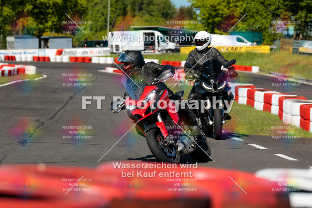 Moto-TeamOBK-21634 | Hier findet Ihr Bilder von Touristenfahrten auf der Nürburgring Nordschleife oder von anderen Veranstaltungen die ich besucht habe. Viel Spass beim Durch Schauen 
