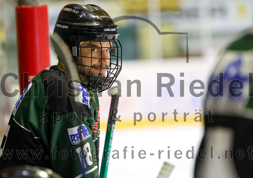 2022-11-20_023_TSV_Erding_gegen_ERSC_Amberg | Erding, Deutschland, 20.11.2022:
Eishockey, Bayernliga 2022 / 2023, 15. Spieltag, TSV Erding gegen ERSC Amberg, Endergebnis: 5:1

Daniel Krzizok (Erding Gladiators, #18)

Foto: Christian Riedel / fotografie-riedel.net