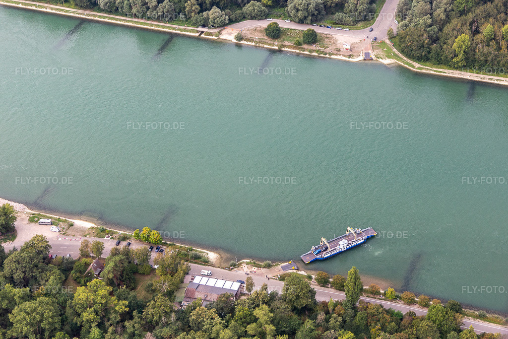 Luftbild: Rheinfähre Leimersheim-Leopoldshafen im Ortsteil Leopoldshafen in Eggenstein-Leopoldshafen im Bundesland Baden-Württemberg in Deutschland. Foto: IMG_122928.jpg vom 11.09.2020 durch Werner Riehm/FLY-FOTO.de