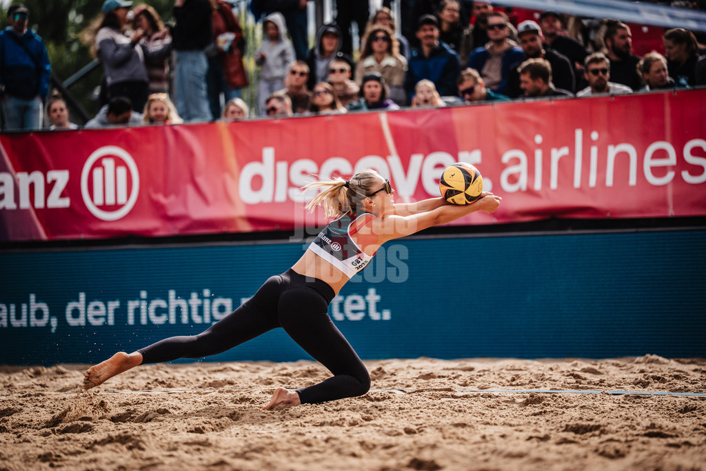 Beachvolleyball | Frauen | Allianz German Beach Tour 2025 | Tourstop Berlin | 23.08.2025 | Anna-Chiara Reformat springt zum Ball