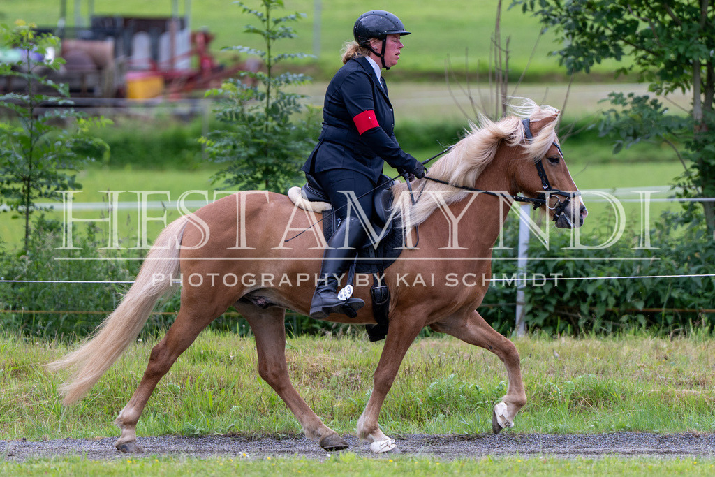 KAI09739 | Ihr sucht einen Fotografen für eure nächste OSI? Ich begleite auch euer Turnier für Islandpferde fotografisch.  - Realisiert mit Pictrs.com