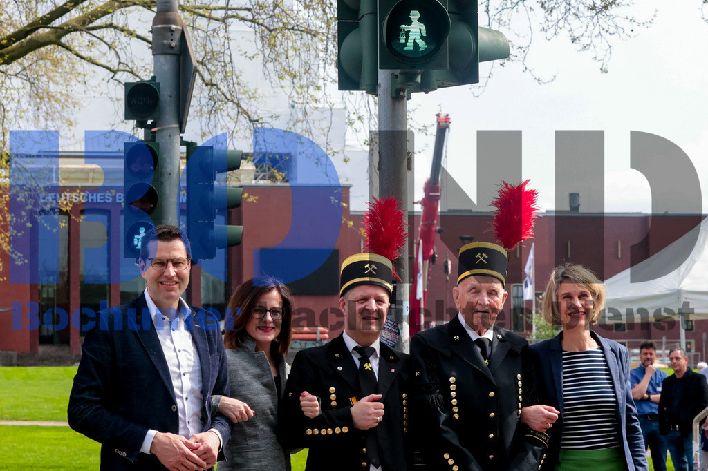 Bergmann-Ampel vor dem Deutschen Bergbaumuseum {date} -  | {headline}



(Foto: Sebastian Sendlak / BOND)

 - Realisiert mit Pictrs.com