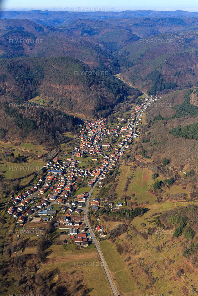 Luftbild: Ortsübersicht im Pfälzerwald aus Südosten in Eußerthal im Bundesland Rheinland-Pfalz in Deutschland. Foto: IMG_097013.jpg vom 25.02.2017 durch Werner Riehm/FLY-FOTO.de