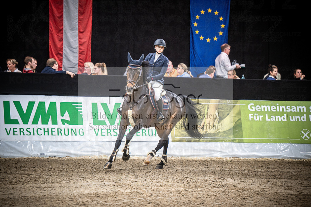 DOS_2129 | Entdecke hochwertige Reitturnierfotos von Foto Oger. Professionell, emotional und authentisch – jetzt Lieblingsmomente im Shop bestellen.Deutschlandweite Turnierfotografie. - Realisiert mit Pictrs.com