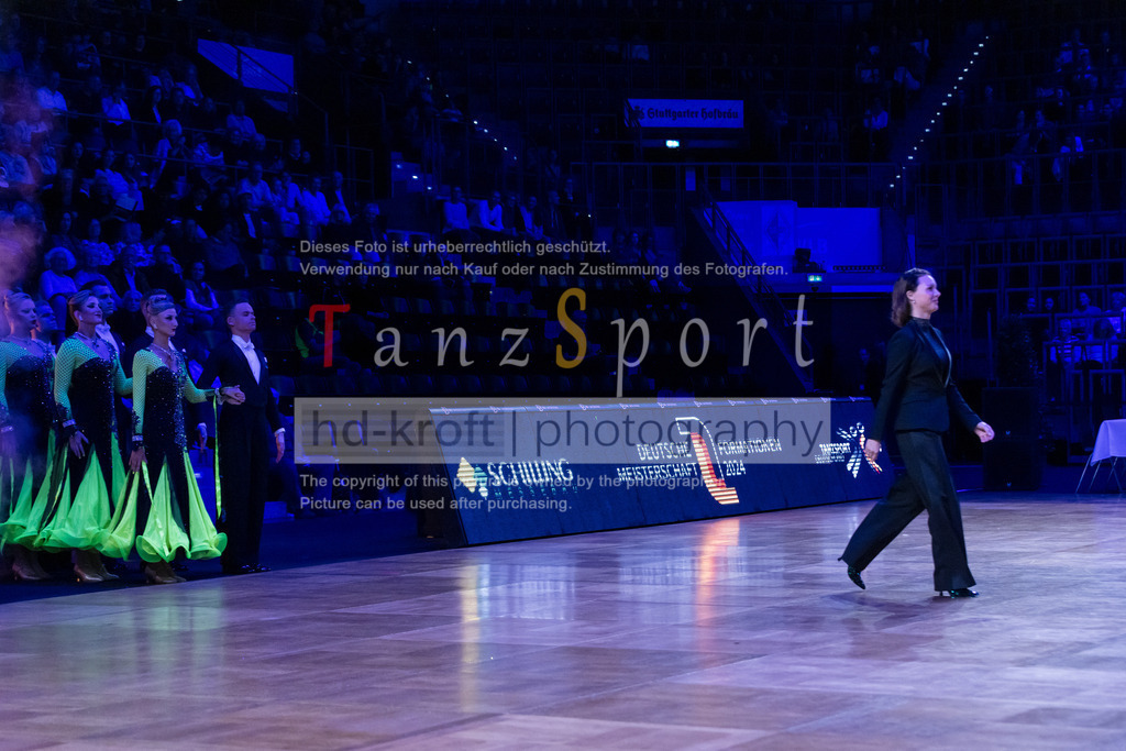 20241109_DM-Formationen_Vorrunde_3153 | Tanzsportbilder, Standardtanz, Lateintanz, WDSF, DTV, LTVB, dancecomp, goc, hessen tanzt, blaues band der spree, walzer, tango, wiener walzer, slowfox, quickstepp, samba, rumba, cha-cha-cha, paso doble. jive, hd-kroft photography, turniertanzsport