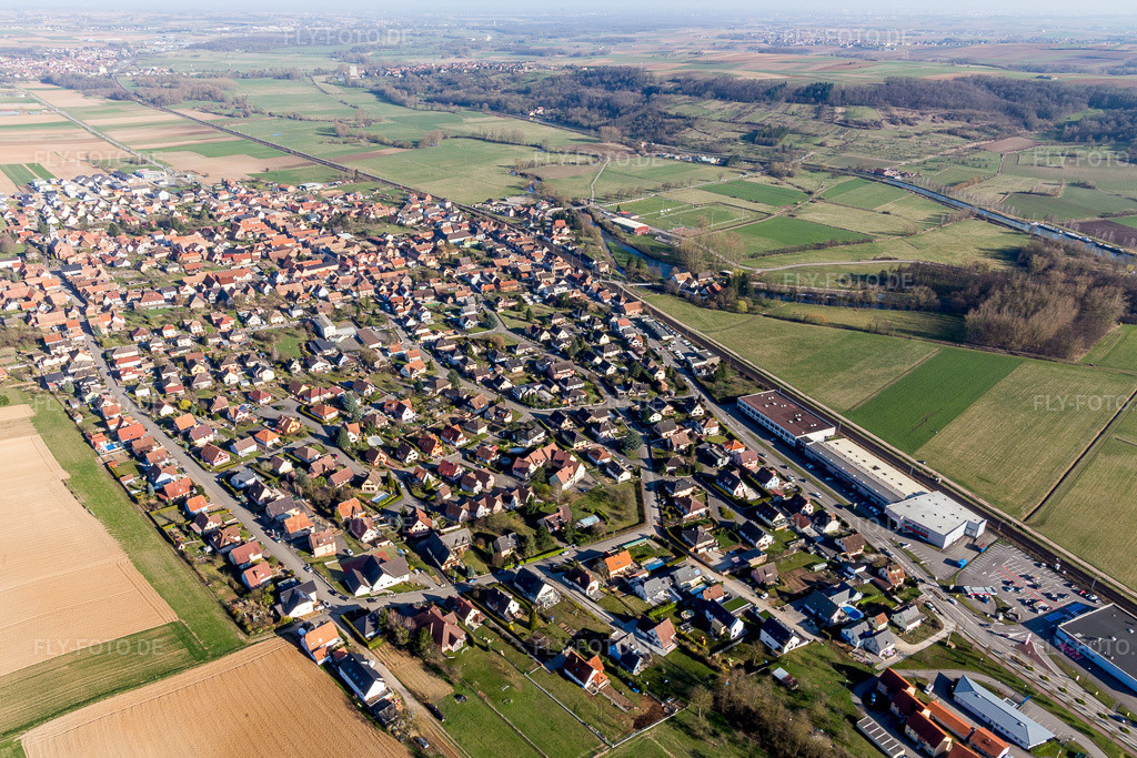 Luftbild: Ortsansicht in Hochfelden im Bundesland Bas-Rhin in Frankreich. Foto: IMG_097590.jpg vom 16.03.2017 durch Werner Riehm/FLY-FOTO.de