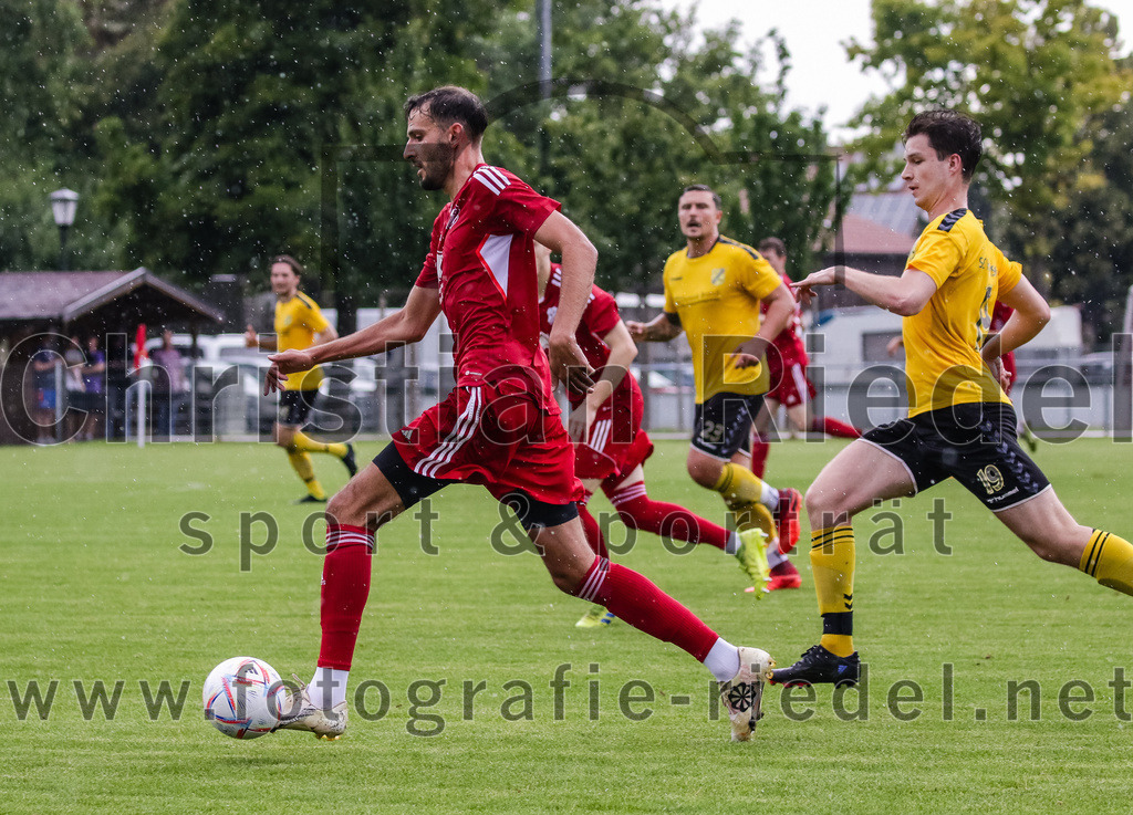 2023-07-29_052_FC_Finsing_gegen_SC_Kirchasch | Finsing, Deutschland, 29.07.2023:
Fußball, Kreisliga 2023 / 2024, 1. Spieltag, FC Finsing gegen SC Kirchasch, Endergebnis: 0:2

Dominik Keuter (FC Finsing, #18), Julian Bauer (SC Kirchasch, #19)

Foto: Christian Riedel / fotografie-riedel.net