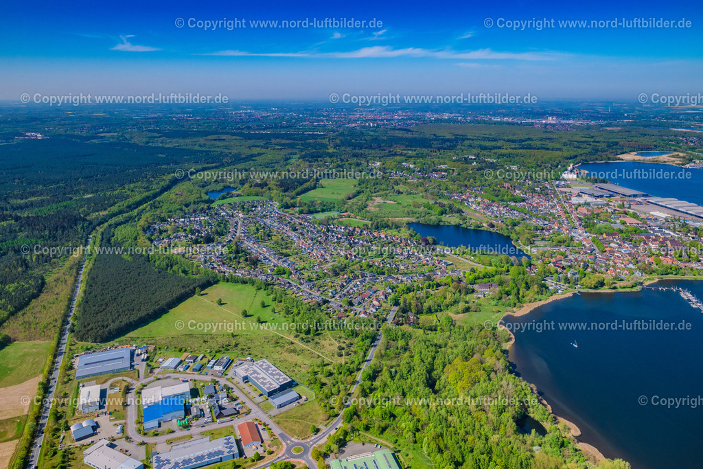 Schlutup_Hafen_ELS_4926010524 | LüBECK 01.05.2024 Ortsansicht des Hafens in Schlutup der Hansestadt Lübeck im Bundesland Schleswig-Holstein. Weiterführende Informationen bei: Hansestadt LÜBECK,  Lübeck Management e.V.,  Lübecker Nachrichten GmbH. // View of the port in Schlutup in the Hanseatic city of Luebeck in the state of Schleswig-Holstein. Further information at: Hansestadt LUeBECK,  Luebeck Management e.V.,  Luebecker Nachrichten GmbH. Foto: Martin Elsen