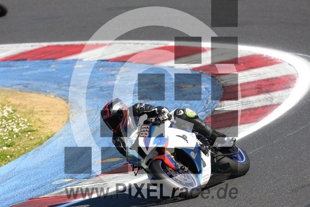 0811-20260403_05260 | Schöne Erinnerungen an spannende Momente - das festzuhalten ist unser Job. PIXELrace.de ist seit 2003 auf den Rennstrecken Europas unterwegs um die Action draußen beim Fahren und die wunderbare Stimmung imm Fahrerlager für euch einzufangen.