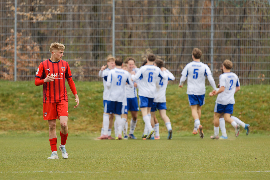 20260412-FCHS04_100 | 1.FC Heidenheim 1846 vs. FC Schalke 04, Fußball, U19, A-Junioren, NWL, U19-DFB-Nachwusliga, 2025/2026, 8. Spieltag, 12.04.2026 in Heidenheim, Walter-Birkhold-Jugendstadion (Foto: Michael Bulling) - Realisiert mit Pictrs.com