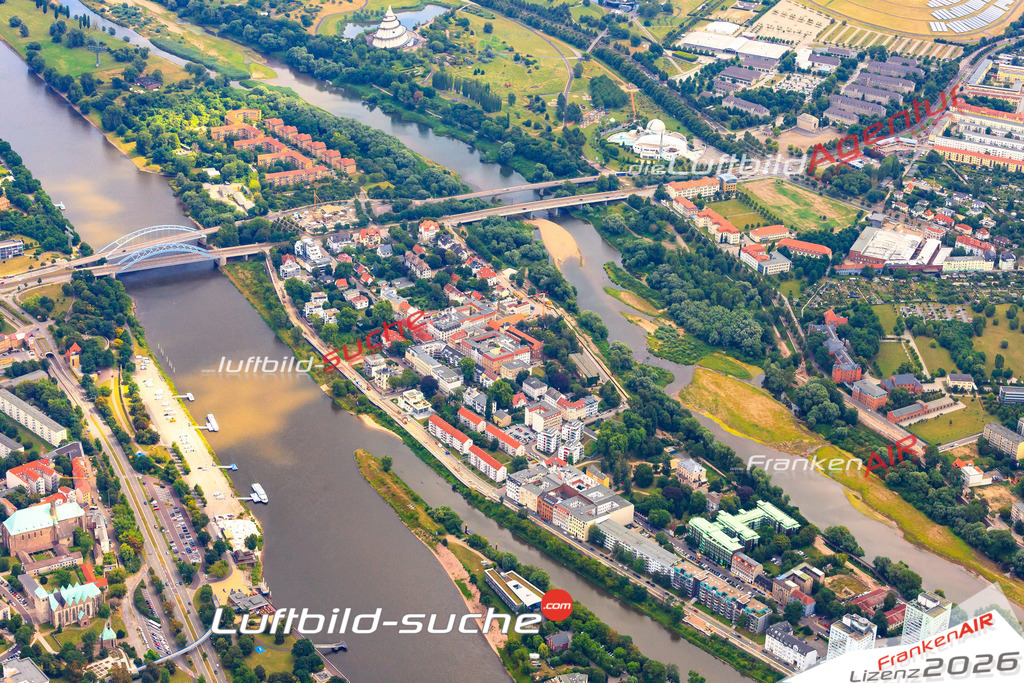 Die Luftaufnahme Goldschmiedebruecke - Magdeburg wurde vom UL-Flugzeug (keine Drohne) aus fotografiert.Hohe Druck- Auflösung-die Geschenkidee!