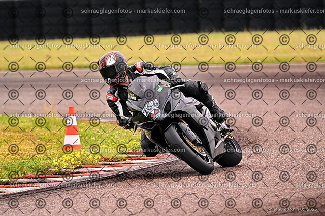 25bt02-0127 | markuskiefer.com - Realisiert mit Pictrs.com