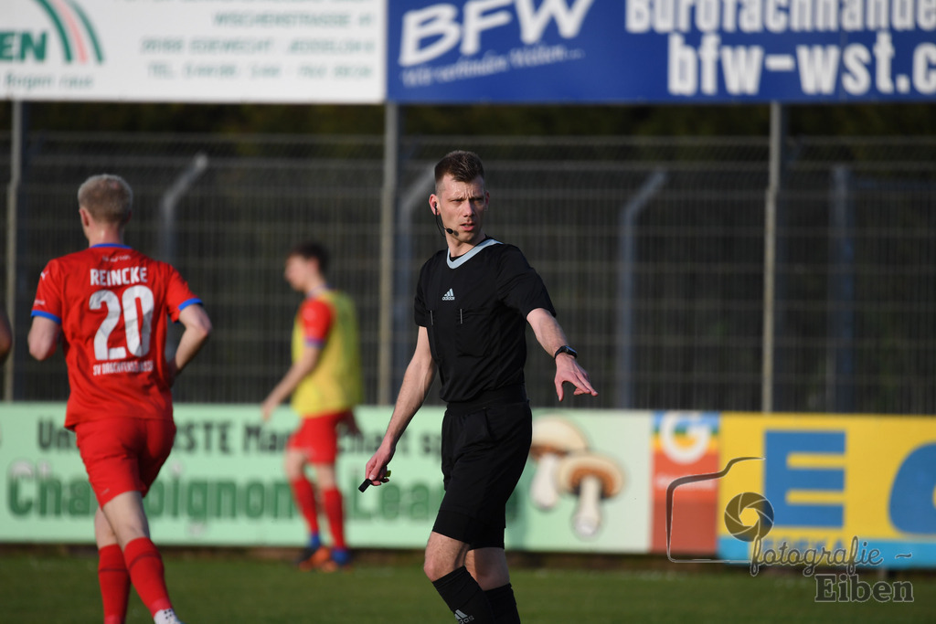 SSV Jeddeloh-SV Drochtersen/Assel | Herren Regionalliga; SSV Jeddeloh (blau)-SV Drochtersen/Assel (rot) am 30.04.2024; in Jeddeloh (53-Acht Arena), Photo: Philip Eiben 2024 - Realisiert mit Pictrs.com