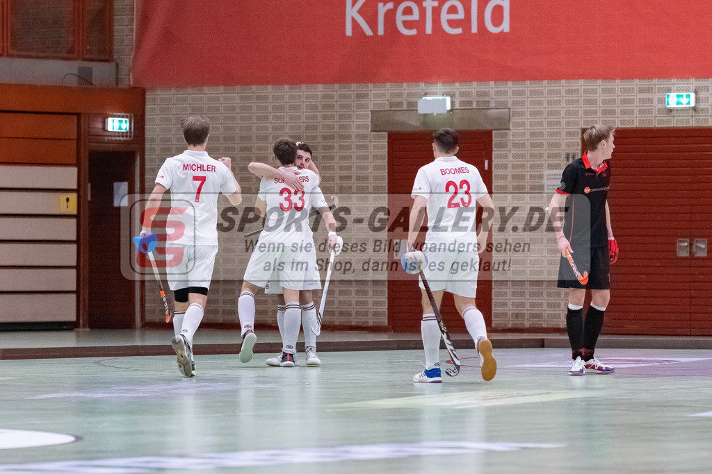 HK_20230113_102718 | 1. Bundesliga ( Halle ) Herren Crefelder HTC - DSD Düsseldorf am 13.1.2023 Crefelder HTC  ( CHTC ) Halle Glockenspitz , Krefeld , Schröder Mika ( Crefelder HTC #33 ) , Linus Michler ( Crefelder HTC #7 )