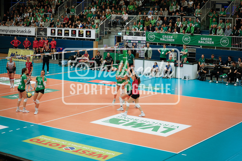 Volleyball I Frauen I Saison 2025-2026 I Bundesliga I Playoff-Viertelfinale 2 I USC Münster - Dresdner SC-90 | realhellocedii - Realisiert mit Pictrs.com