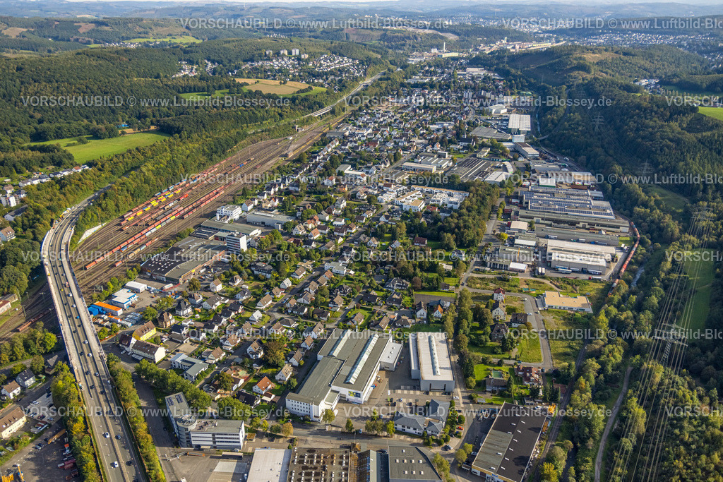 Kreuztal230911903 | Luftbild, Rangierbahnhof Güterbahnhof Buschhütten und Güterzüge, Hüttentalstraße, Gewerbegebiet Backeswiese Siegener Straße, Buschhütten, Kreuztal, Siegerland, Nordrhein-Westfalen, Deutschland