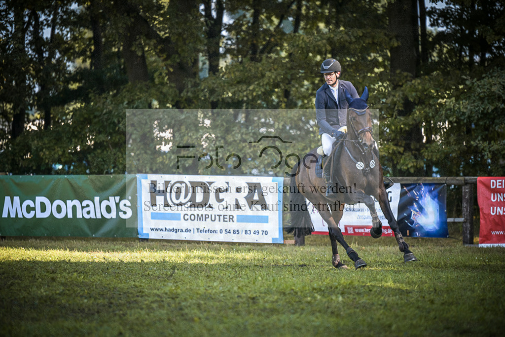 DOS_1030 | Entdecke hochwertige Reitturnierfotos von Foto Oger. Professionell, emotional und authentisch – jetzt Lieblingsmomente im Shop bestellen.Deutschlandweite Turnierfotografie. - Realisiert mit Pictrs.com