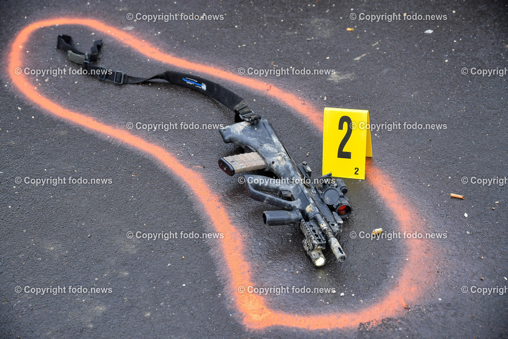 Polizeieinsatz Mordversuch_ Polizei_ Leonding_ 09.01.2023-28 | 09.01.2023, Polizeieinsatz Leonding, AUT, im Bild, Polizeieinsatz Mordversuch, Polizei, Fahndung, Tatort, , Kremstalerhof, Ort der Festnahme, Spurensicherung, Sturmgewehr