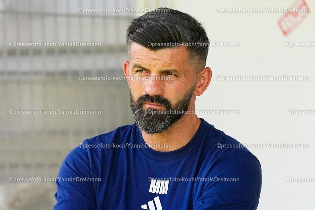 xYDR20072501002 | 20.07.2025, xydrx, Fußball, Rot Weiss Ahlen - FC Schalke 04, Testspiel, Wersestadion: Miron Muslic (Cheftrainer FC Schalke 04)