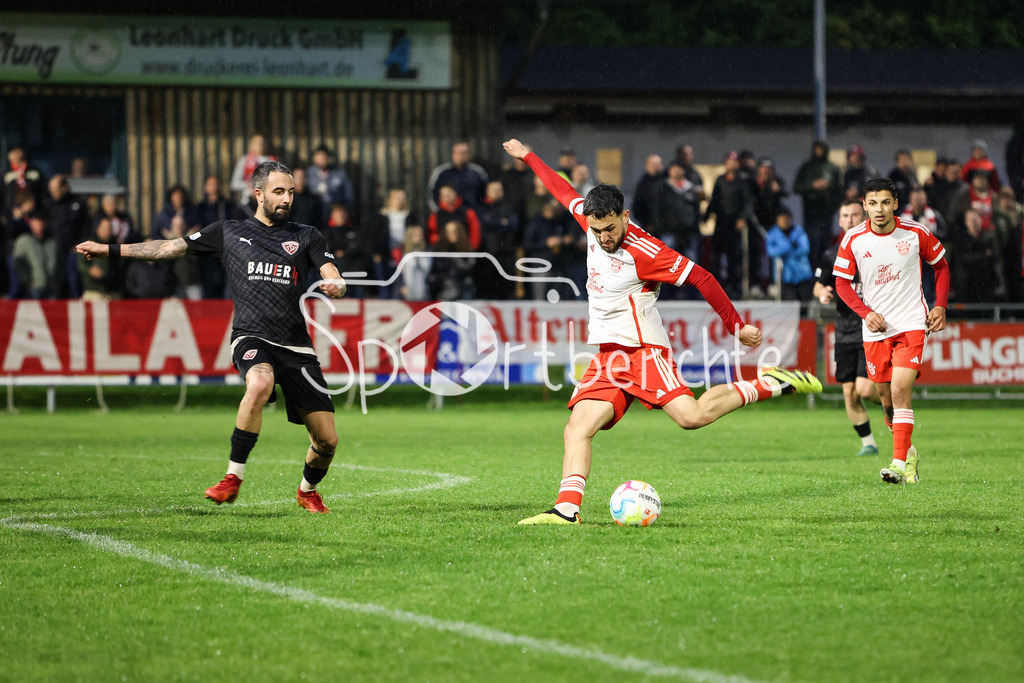 TSV Buchbach - FC Bayern Amateure | versucht den schuss von Dion BERISHA (FCB #11) zu blocken / Kevin HINGERL (TSV #7)
