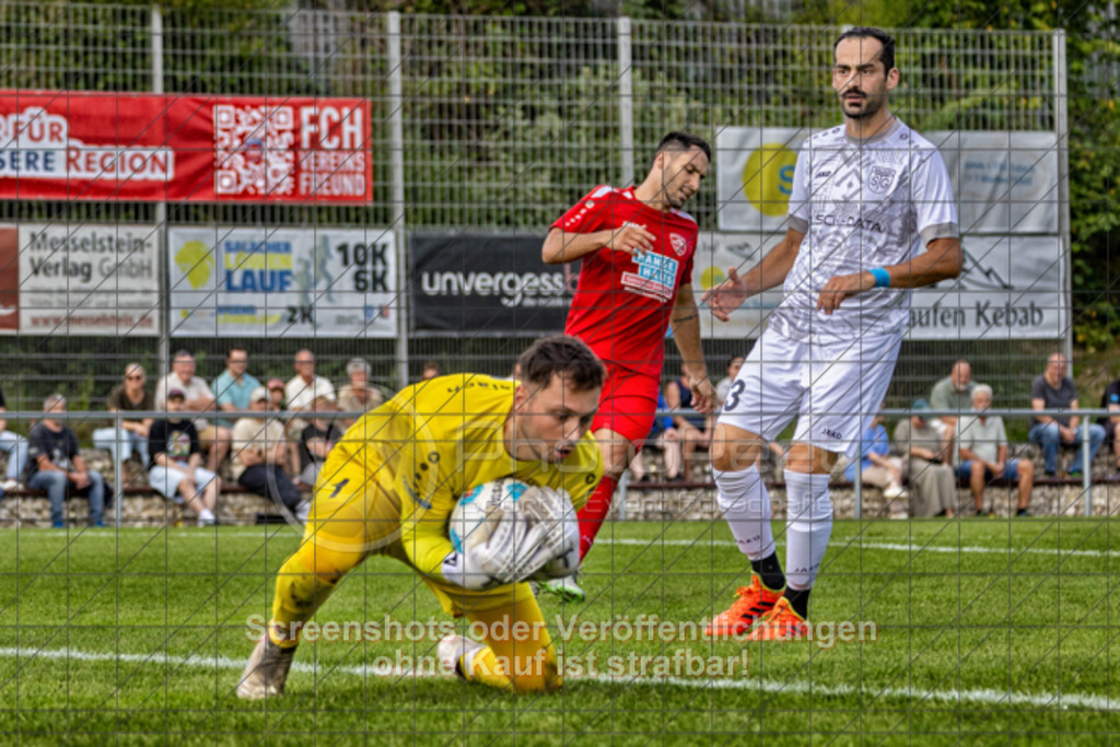 20250831_151416_0327-Bearbeitet | Dominik Nagel (TSG Salach #01)TSG Salach (weiß) vs. SV Ebersbach (rot), Fußball, Bezirksliga - Bezirk Neckar/Fils, 02. Spieltag, Saison 2025/2026, Rasensportplatz, Staufenecker Straße, 73084 Salach, 31.08.2025 - 15:00 Uhr,Foto: PhotoPeet-Sportfotografie/Peter Harich