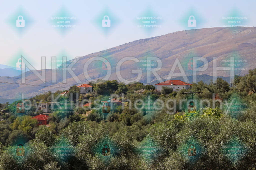 Kato Paleokklisi | Das Dorf Kato Palaiokklision (Káto Palaiokklísion) liegt in der Präfektur Thesprotia (Θεσπρωτία) der Region Epirus (Ήπειρος) im Nordwesten Griechenlands. Laut Zensus 2011 hat Kato Palaiokklisi rund 50 Einwohner. Kato Palaiokklisi gehört der Gemeinde Filiates an.