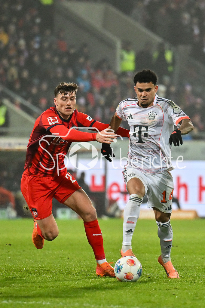 1. FC Heidenheim - FC Bayern München | HEIDENHEIM, GERMANY - 21. DECEMBER: im Duell Luca KERBER (1. FC Heidenheim 20) und Luis DIAZ (FC Bayern Munich 14) während dem Bundesligamatch zwischen dem 1. FC Heidenheim und dem FC Bayern München am 15. Spieltag in der Voith-Arena / DFL REGULATIONS PROHIBIT ANY USE OF PHOTOGRAPHS AS IMAGE SEQUENCES AND/OR QUASI-VIDEO