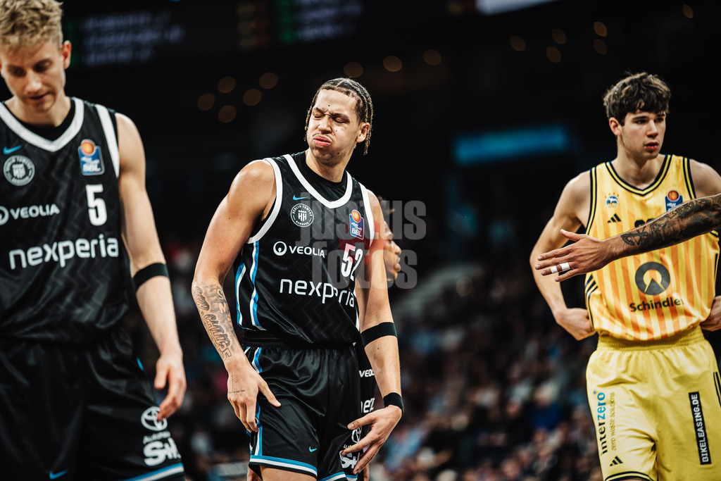 Basketball | Männer | Saison 2025/2026 | easyCredit Basketball Bundesliga | Veolia Towers Hamburg vs. ALBA BERLIN | 14.12.2025 | Zacharie Perrin (#52, Veolia Towers Hamburg) verärgert