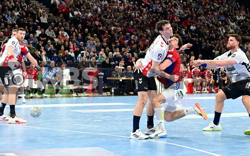 KBS Picture_HSVH-SGFl-Handewitt_035 | v.l. Kirkeloekke Niclas (SG Fl.-Handewitt) , Kofler Elias (HSV Hamburg) ,Sportarena :  Barclays Arena Hamburg, - Realisiert mit Pictrs.com