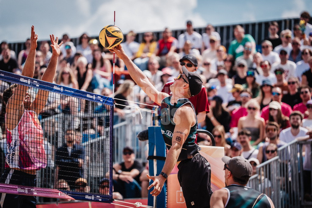 Beachvolleyball | Männer | Allianz German Beach Tour 2025 | Tourstop Hamburg | 31.05.2025 | Sven Winter beim Angriff
