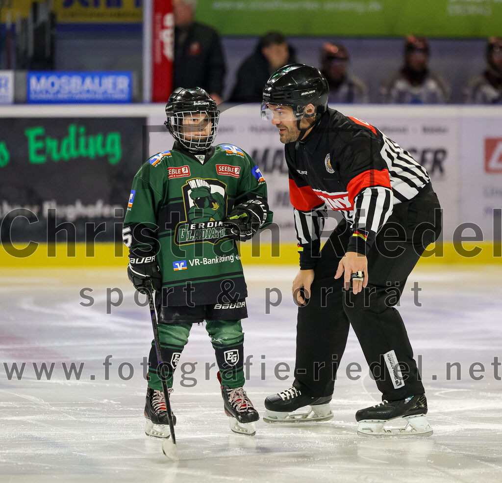 2025-12-14_027_TSV_Erding_gegen_ECDC_Memmingen_Indians | Erding, Deutschland, 14.12.2025:Eishockey, Oberliga Süd 2025 / 2026, 26. Spieltag, TSV Erding gegen ECDC Memmingen Indians, Endergebnis: 1:2Foto: Christian Riedel / fotografie-riedel.net