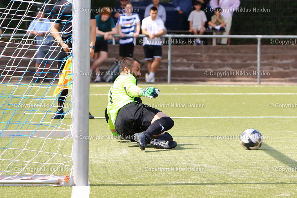 NH_KlubKosova_HarburgerSC_Testspiel_HarburgPokal_21072024 | #1 Koray Candan (Harburger SC) pariert einen Elfmeter.Fußball I Herren I Testspiel (Harburg-Pokal) I Saison 2024-2025 I Klub Kosova - Harburger SC I 21.07.2024 I Sportplatz Alter Postweg