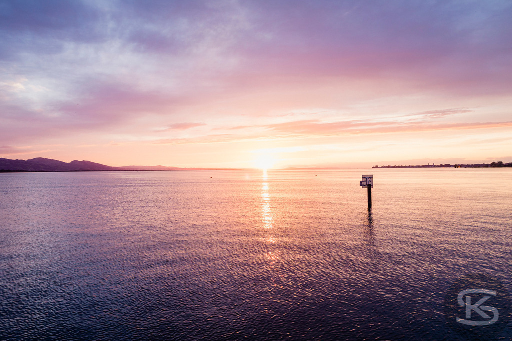 Bodenseebilder Galerie: Atemberaubende Fotos & Stimmungen | Entdecken Sie eine Sammlung stimmungsvoller Fotos vom Bodensee. Hochwertige Bilder von Sonnenauf- und -untergängen, Uferlandschaften, Booten und der Natur rund um den größten See Deutschlands. - Realisiert mit Pictrs.com