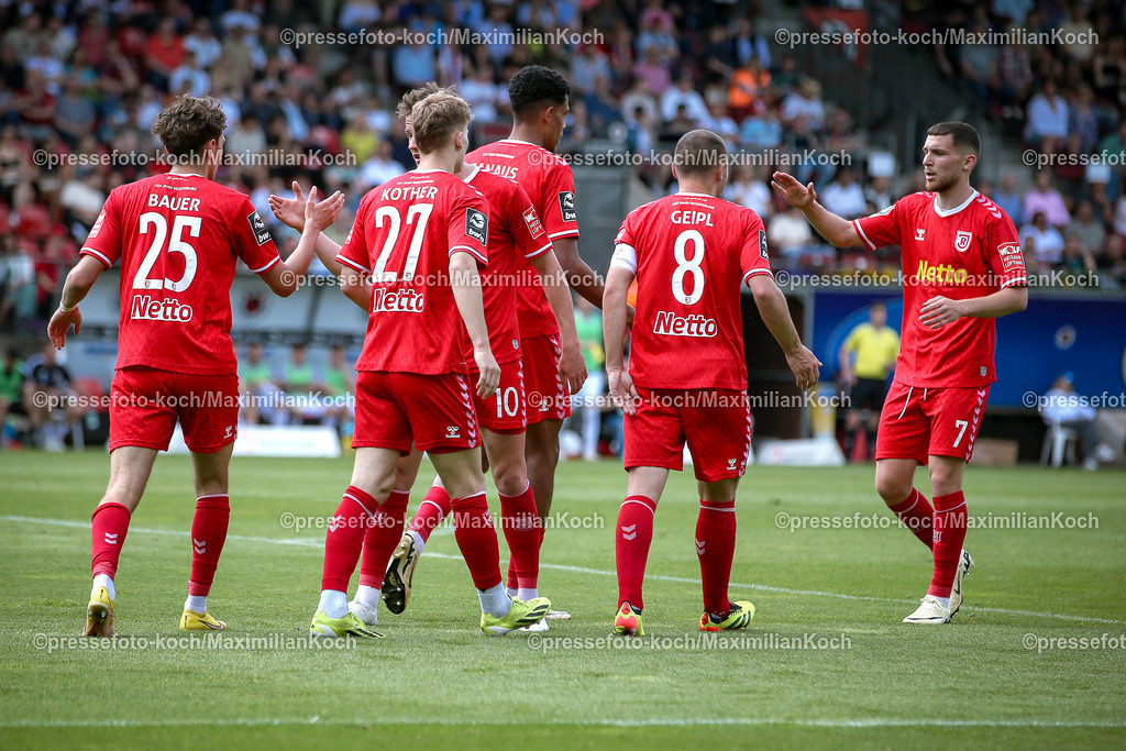 Koe3Liga11052401024 | 11.05.2024, Köln, Fußball, bwin 3. Liga Herren, Sportpark Höhenberg, 37. Spieltag, Saison 2023 2024, FC Viktoria Köln – Jahn Regensburg: Torjubel nach dem 1:0 durch Jonas Bauer (Jahn Regensburg). 
DFB regulations prohibit any use of photographs as image sequences and or quasi-video.