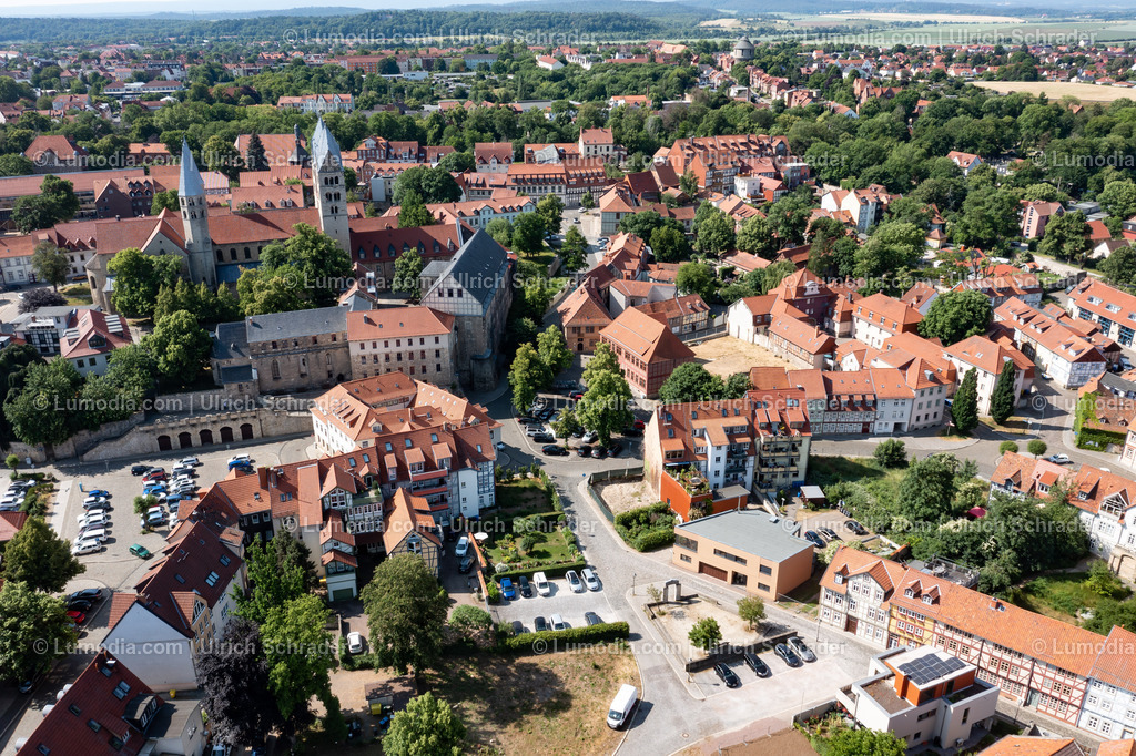 10049-51656 - Luftbild Halberstadt | Stockfoto und Bilderpool mit Bildmaterial aus Deutschland, dem Harz, Halberstadt, Quedlinburg, Wernigerode und weltweit. Qualitativ hochwertige und professionelle Fotos anschauen und kaufen. - Realisiert mit Pictrs.com