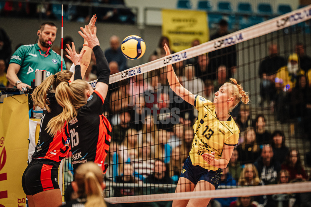 Volleyball | Frauen | Saison 2025/2026 | Volleyball Bundesliga | ETV Hamburger Volksbank Volleys vs. SSC Palmberg Schwerin | 17.01.2026 | Angriff von Luisa van Clewe (#13, SSC Palmberg Schwerin)