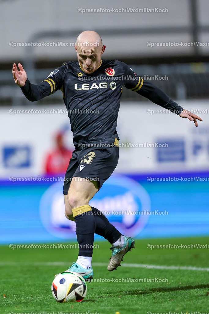 FCVK22112402114 | 22.11.2024, Fußball, FC Viktoria Köln – Energie Cottbus, 3.Liga, Sportpark Höhenberg, 15. Spieltag, Saison 2024 2025: Maximilian Krauß (Cottbus #23)DFB regulations prohibit any use of photographs as image sequences and or quasi-video.