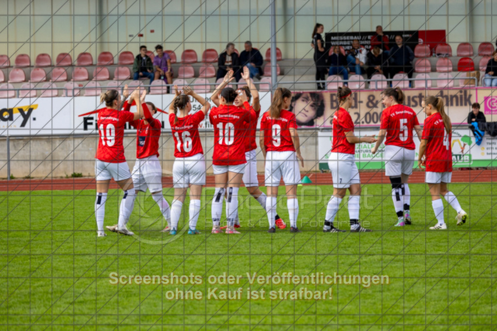 20250928_130312_0054 | #,1.FC Donzdorf (schwarz) vs. TV Derendingen (rot), Fussball, Frauen-Verbandsliga Württemberg, 03. Spieltag, Saison 2025/2026, Rasenplatz Lautertal Stadion, Süßener Straße 16, 73072 Donzdorf, 28.09.2025 - 13:00 Uhr,Foto: PhotoPeet-Sportfotografie/Peter Harich