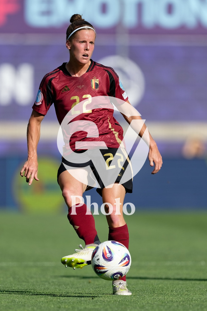 Belgium v Italy - UEFA Women's EURO 2025 Group B | SION, SWITZERLAND - JULY 3: Laura Deloose of Belgium passes the ball  during the UEFA Womens EURO 2025 Group B match between Belgium and Italy at Stade de Tourbillon on July 3, 2025 in Sion, Switzerland. (Photo by Giuseppe Velletri/Sports Press Photo/Getty Images)