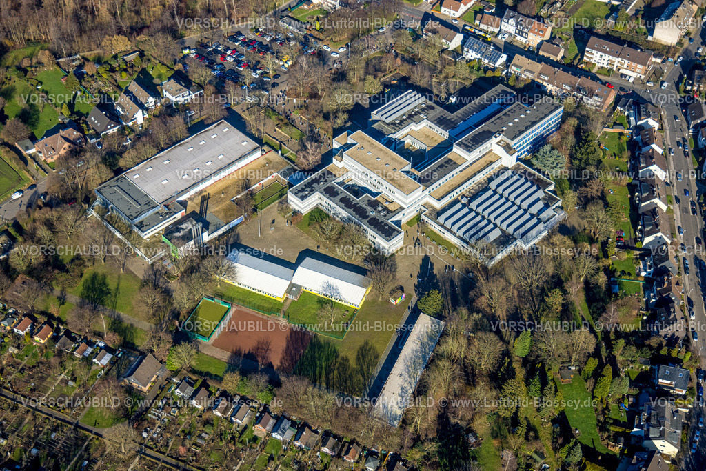 Muelheim230201331 | Luftbild, Gustav-Heinemann-Gesamtschule, Schüler auf dem Schulhof, Altstadt II - Nordost, Mülheim an der Ruhr, Ruhrgebiet, Nordrhein-Westfalen, Deutschland