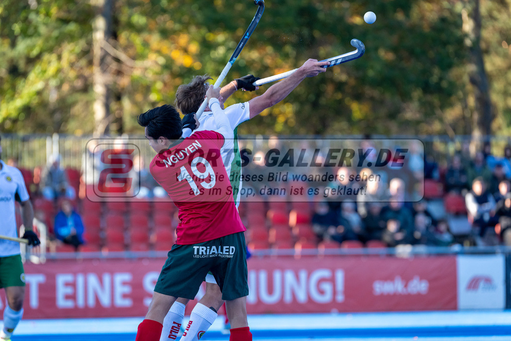 HK_20241103_108534 | 1. Bundesliga Herren Crefelder HTC - Hamburger Polo Club am 3.11.2024 CHTC Krefeld, Krefeld , Nguyen Tino ( Crefelder HTC #19 ), Paul Kaufmann ( Hamburger Polo Club #8 )