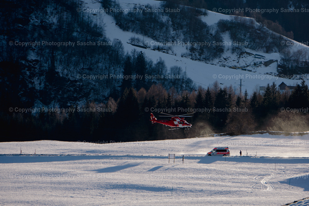 Hubschrauber im Rettungseinsatz | Willkommen im Shop von Photography Sascha Staub. Hier findest du alle Fotos und Medieninhalten von Sascha Staub. In diesem Shop kannst du Lizenzen zu den Fotos, Drucke und Gutscheine für den Shop erwerben.  - Realisiert mit Pictrs.com