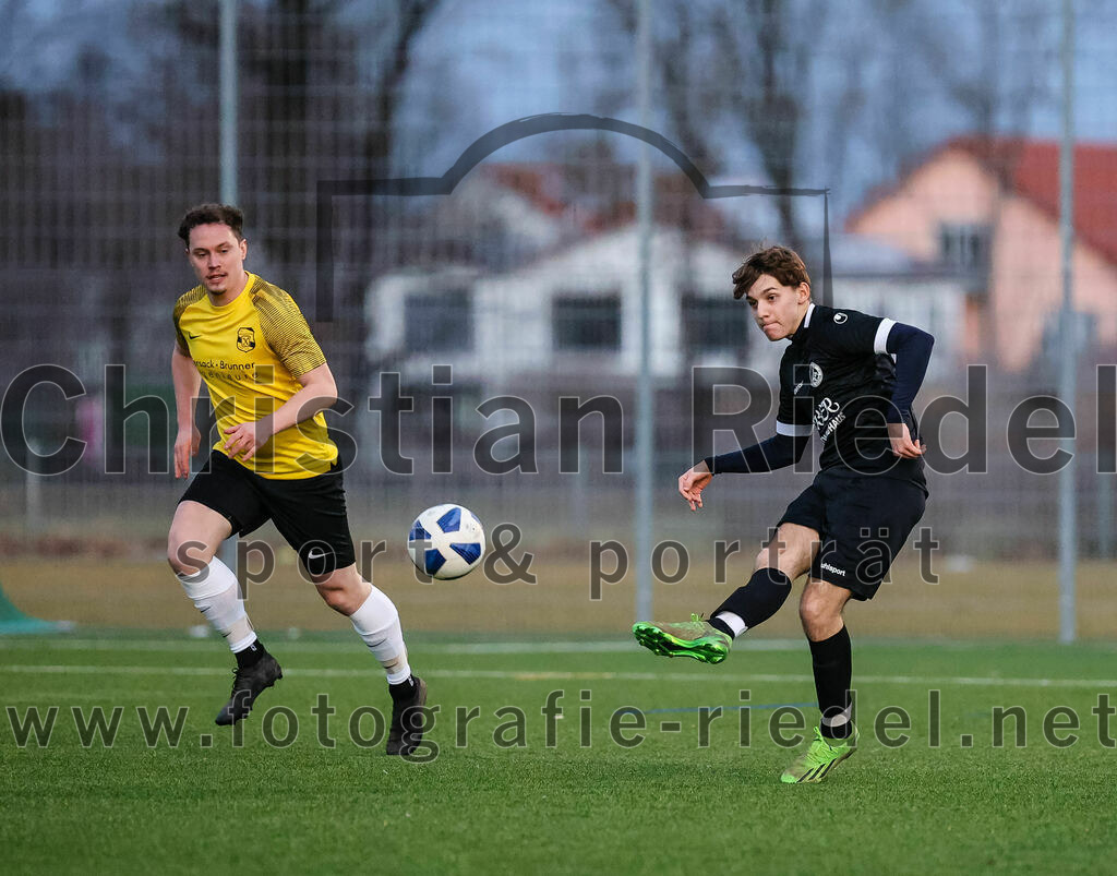 2024-02-17_028_FC_Herzogstadt_gegen_FC_Moosinning_II | Erding, Deutschland, 17.02.2024:
Fußball, Kreisklasse 2023 / 2024, Testspiel, FC Herzogstadt gegen FC Moosinning II, Endergebnis: 2:2

Lino Oeder (FC Herzogstadt, #14)

Foto: Christian Riedel / fotografie-riedel.net