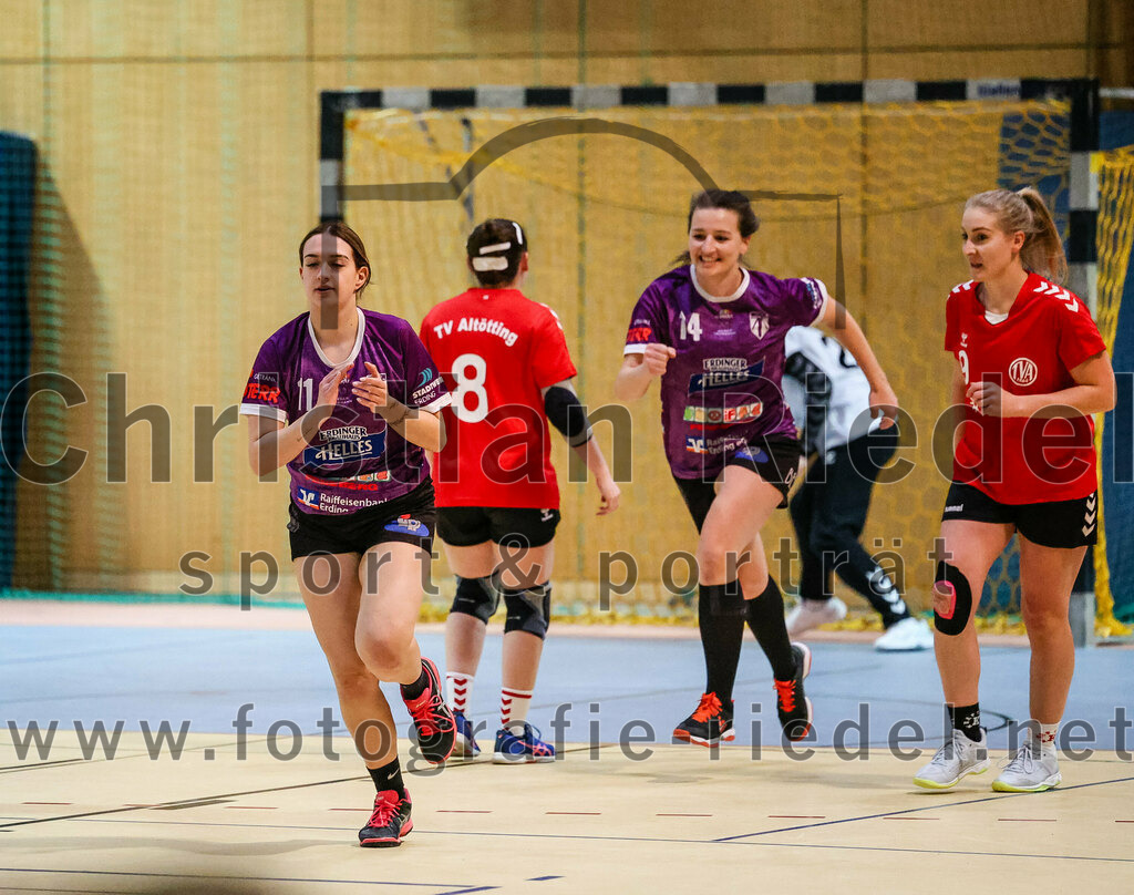 2024-01-27_055_SpVgg_Altenerding_II_gegen_TV_Altoetting_II | Erding, Deutschland, 27.01.2024:
Handball, Bezirksliga Frauen Altbayern 2023 / 2024, 10. Spieltag, SpVgg Altenerding II gegen TV Altötting II, Endergebnis: 17:29

Sara Hadziabdic (SpVgg Altenerding, #11), Lisa Hofer (TV Altötting, #8), Katharina Gotz (SpVgg Altenerding, #14), Eva Turba (TV Altötting, #9)

Foto: Christian Riedel / fotografie-riedel.net