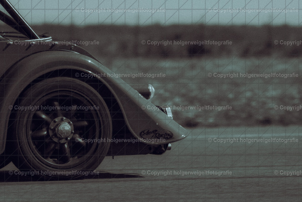 Morgan +4CS | Foto vom 3. Classic Motor Weekend 18. - 20. August 2023 auf dem Flugplatz in Obermehler - Realisiert mit Pictrs.com